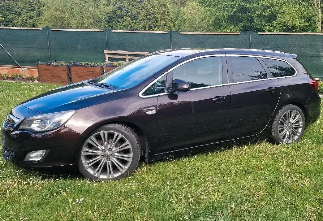 Używany Opel Astra 180 KM (132 kW) 2011 Brązowy Kombi
