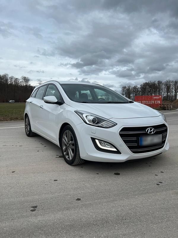 Gebraucht Hyundai i30 136 PS (100 kW) 2015 Weiß Kombi