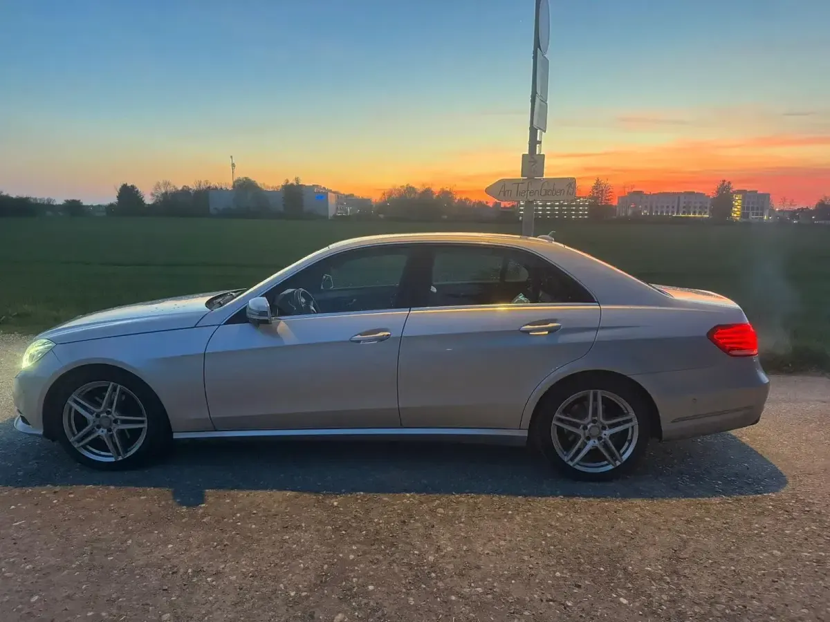 Gebraucht Mercedes E220 170 PS (125 kW) 2015 Silber Limousine
