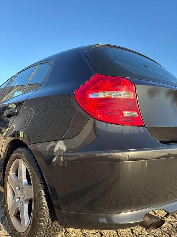 Gebraucht BMW 118 143 PS (105 kW) 2011 Schwarz Kleinwagen