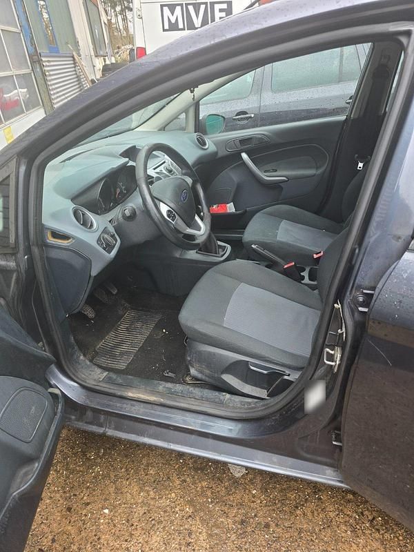 Gebraucht Ford Fiesta Trend 82 PS (60 kW) 2010 Grau Kleinwagen