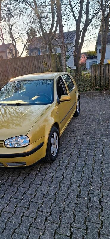 Gebraucht VW Golf III 73 PS (53 kW) 1999 Gelb Kleinwagen