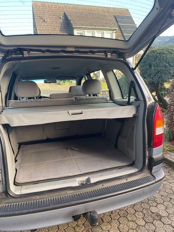 Gebraucht Opel Zafira 101 PS (74 kW) 1999 Silber Van / Kleinbus