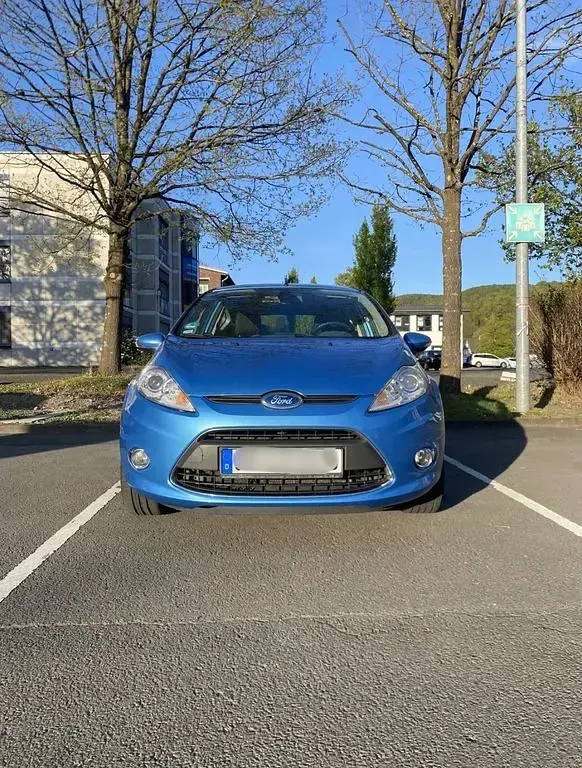 Gebraucht Ford Fiesta Titanium 97 PS (71 kW) 2010 Blau Limousine