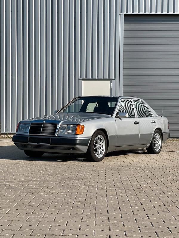 Gebraucht Mercedes E260 160 PS (117 kW) 1991 Silber Limousine