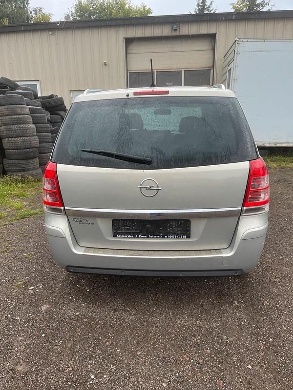 Gebraucht Opel Zafira 150 PS (110 kW) 2010 Gold Van / Kleinbus