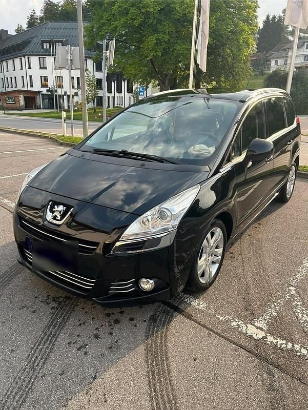 Schwarz Gebraucht 2011 Peugeot 5008 Van / Kleinbus | 5.850 € (Etwas zu teuer) - Bild 1/4
