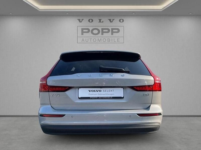 Gebraucht Volvo V60 Core 197 PS (144 kW) 2024 Silver dawn Kombi
