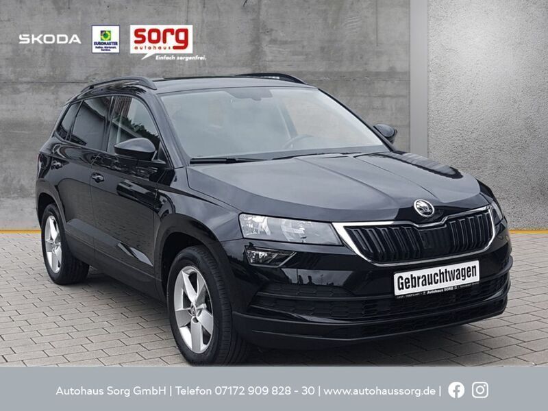 Schwarz Gebraucht 2021 Skoda Karoq Ambition SUV | 20.990 € - Bild 1/4