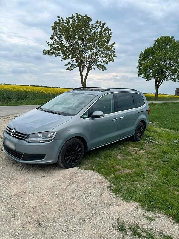 Second-hand VW Sharan 140 CP (102 kW) 2012 Albastru Monovolum