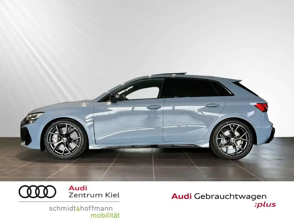 Neu Audi RS3 Sport 400 PS (294 kW) 2026 Kemoragrau Limousine