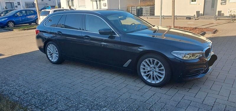 Gebraucht BMW 530 Sport Line 265 PS (194 kW) 2019 Blau Kombi