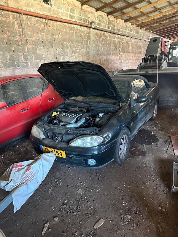 Schwarz Gebraucht 2002 Renault Mégane II Limousine | 450 € (Superpreis) - Bild 1/3