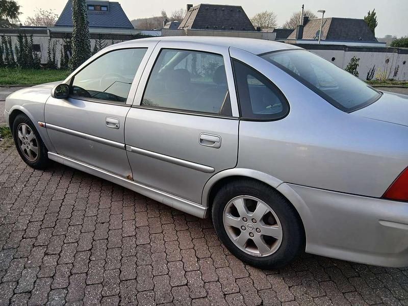 Gebraucht Opel Vectra 101 PS (74 kW) 2001 Grau Limousine