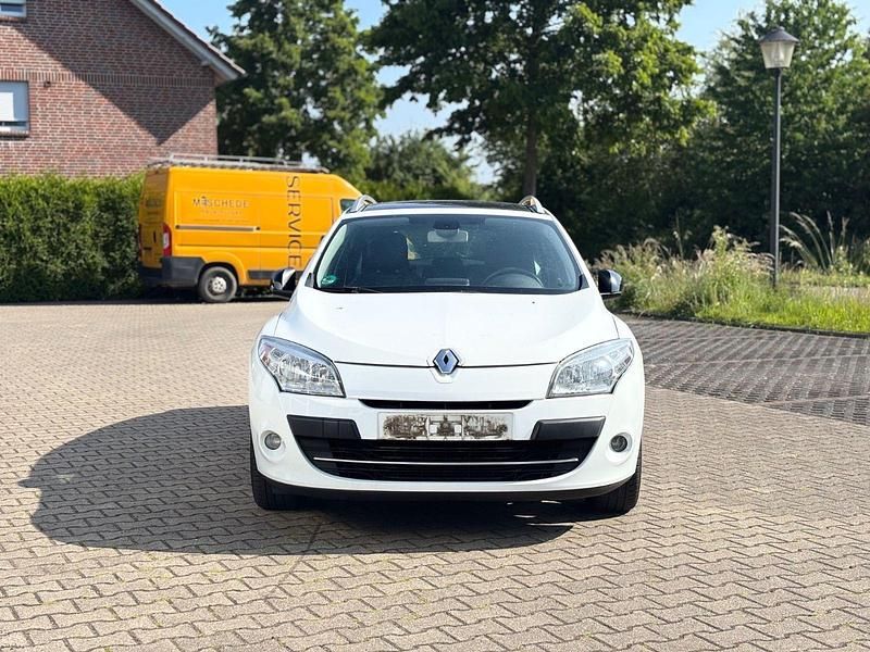 Weiß Gebraucht 2011 Renault Mégane GrandTour Bose Edition Kombi | 4.490 € (Fairer Preis) - Bild 1/4