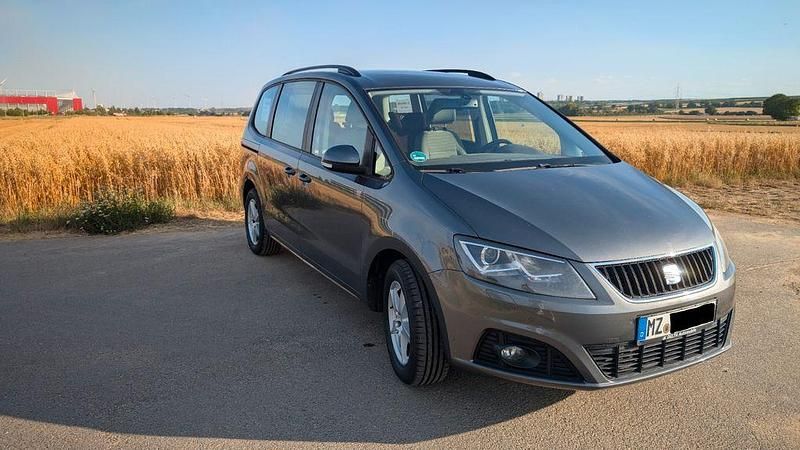 Grau Gebraucht 2012 Seat Alhambra Van / Kleinbus | 8.900 € (Fairer Preis) - Bild 1/4