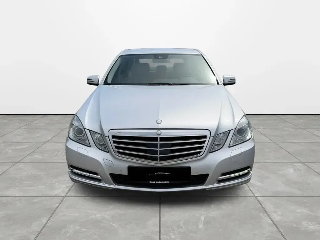 Gebraucht Mercedes E300 204 PS (150 kW) 2012 Silber Limousine