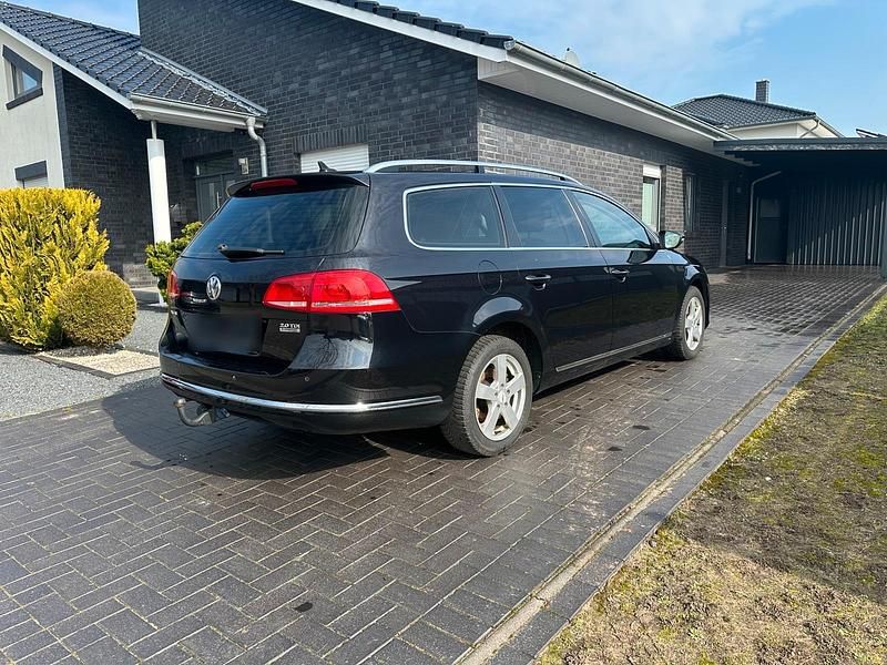Gebraucht VW Passat 140 PS (102 kW) 2012 Schwarz Kombi