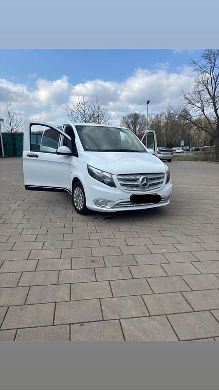 Weiß Gebraucht 2016 Mercedes Vito Kombi | 14.000 € - Bild 1/4