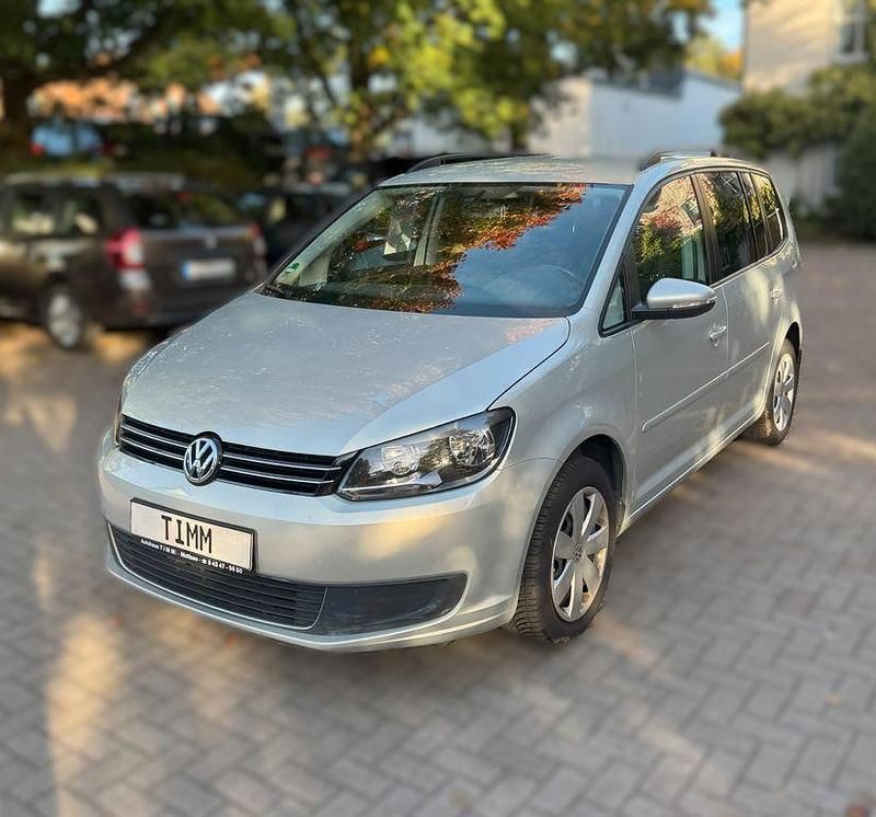 Silber Gebraucht 2015 VW Touran Comfortline Van / Kleinbus | 12.490 € (Fairer Preis) - Bild 1/4