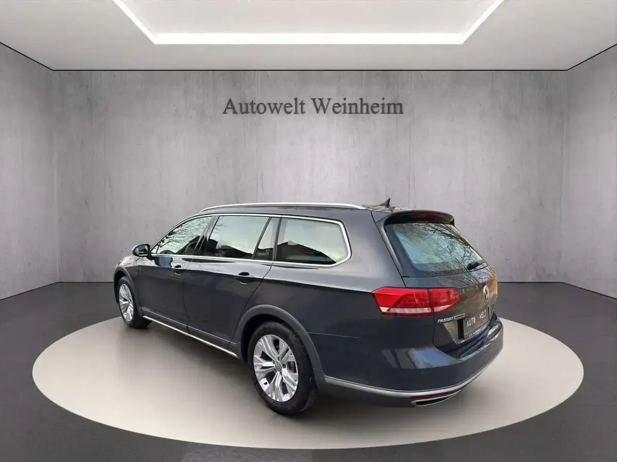 Gebraucht VW Passat Alltrack 190 PS (139 kW) 2017 Uranograu sonderlackierung Kombi