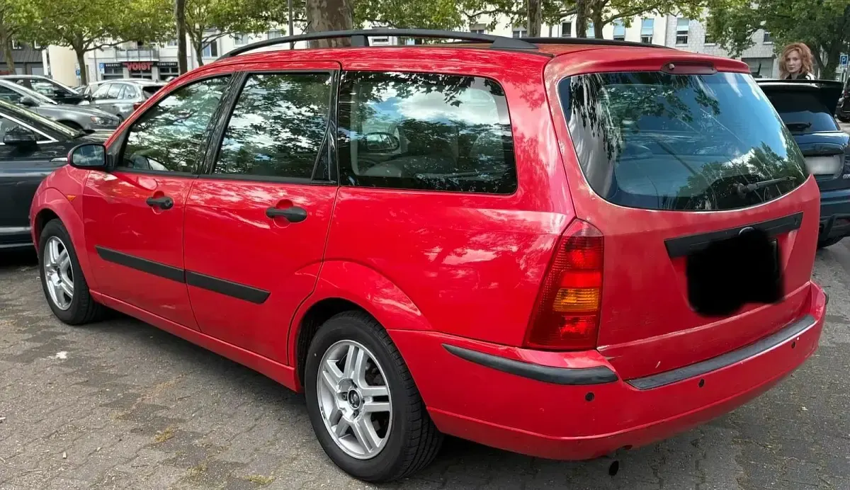 Gebraucht Ford Focus 101 PS (74 kW) 2003 Rot Kombi