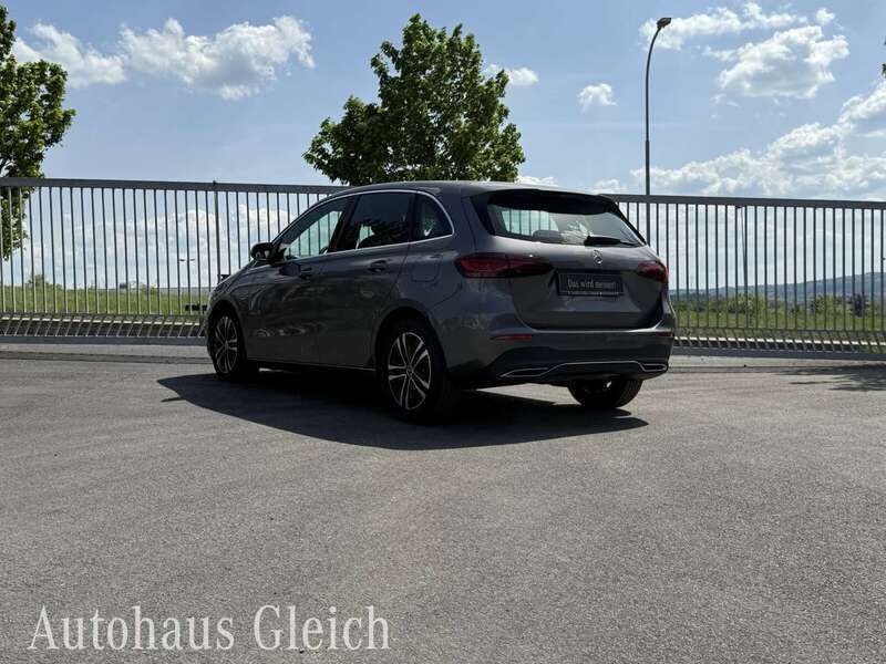 Gebraucht Mercedes B200 Progressive 163 PS (119 kW) 2024 Mountaingrau  met. Kleinwagen