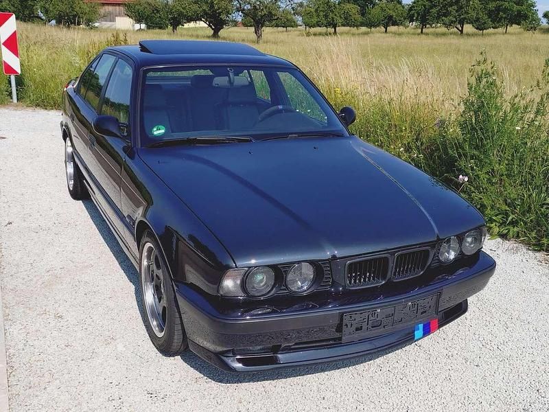 Schwarz Gebraucht 1995 BMW 540 Limousine | 24.500 € - Bild 1/4