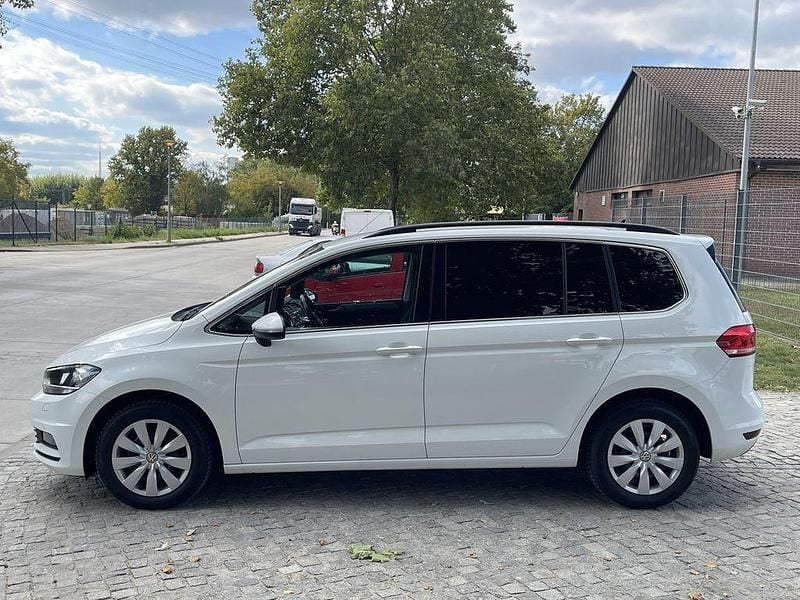 Gebraucht VW Touran 116 PS (85 kW) 2019 Weiß Van / Kleinbus