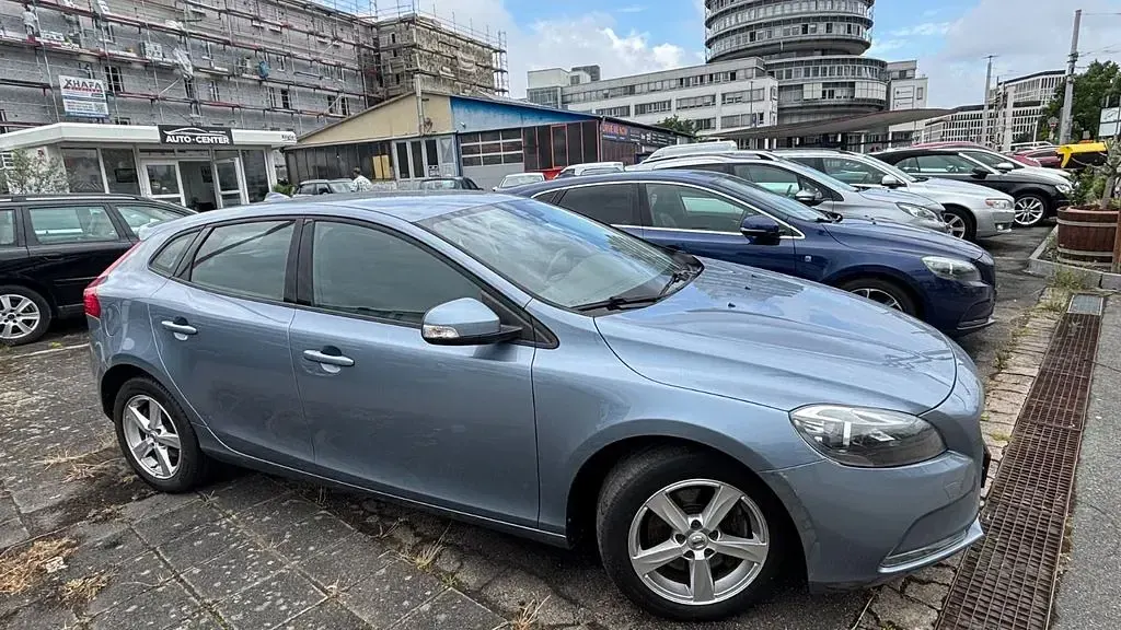 Gebraucht Volvo V40 Kinetic 152 PS (111 kW) 2017 Blau Limousine