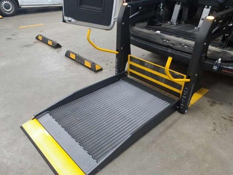 Gebraucht Mercedes Sprinter 170 PS (125 kW) 2023 Arktikweiss Van