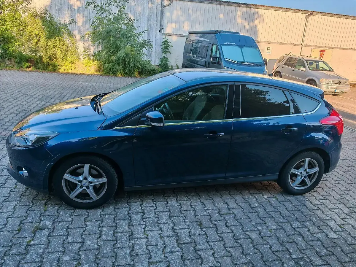 Gebraucht Ford Focus 182 PS (133 kW) 2012 Blau Limousine