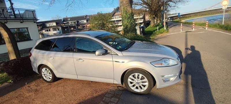 Grau Gebraucht 2012 Ford Mondeo Champions Edition Kombi | 3.250 € (Fairer Preis) - Bild 1/4
