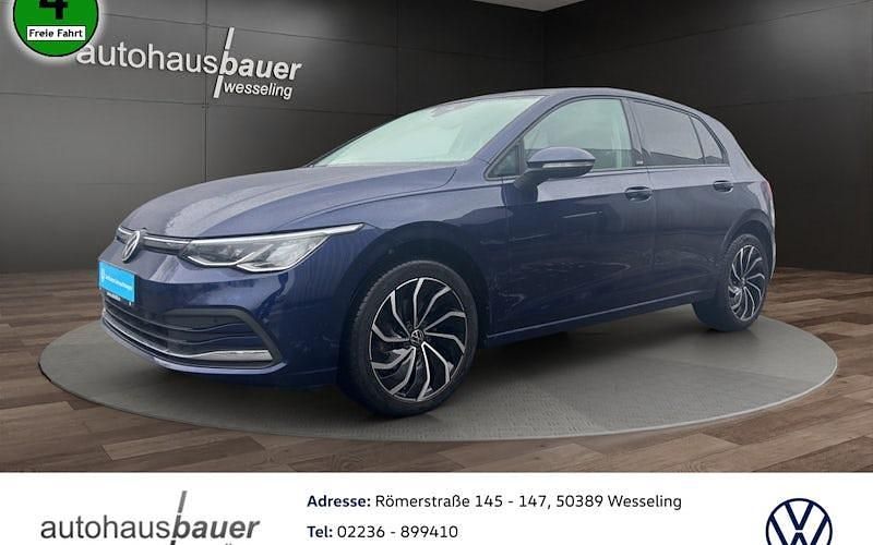 Gebraucht VW Golf VIII Move 116 PS (85 kW) 2024 Atlantik blue Limousine