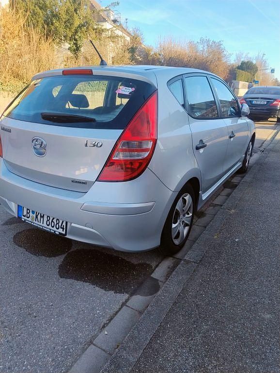 Gebraucht Hyundai i30 Classic 90 PS (66 kW) 2011 Silber Limousine