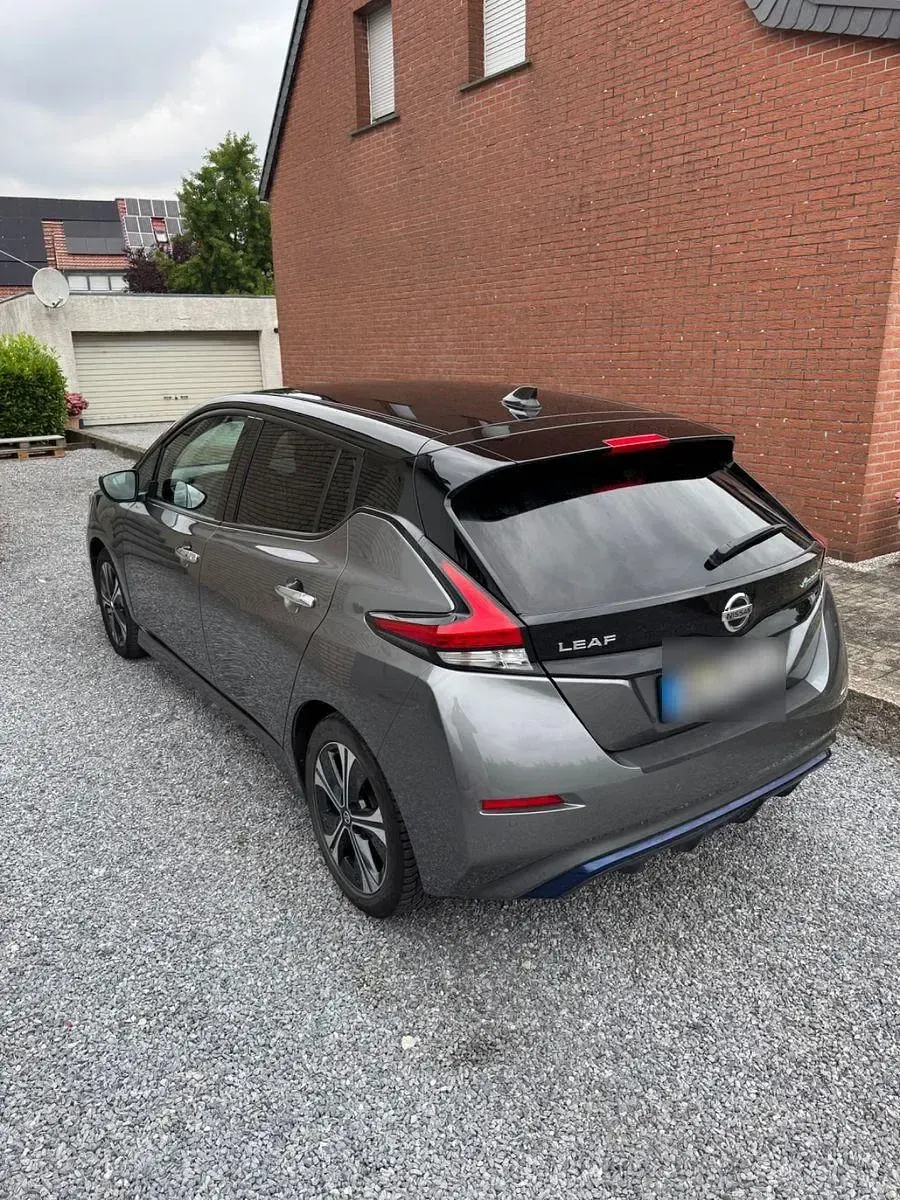 Gebraucht Nissan Leaf Tekna 110 kW (150 PS) 2022 Grau Kleinwagen
