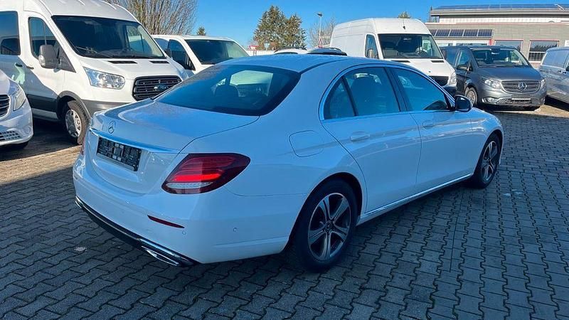 Gebraucht Mercedes E200 Avantgarde 150 PS (110 kW) 2018 Weiß Limousine