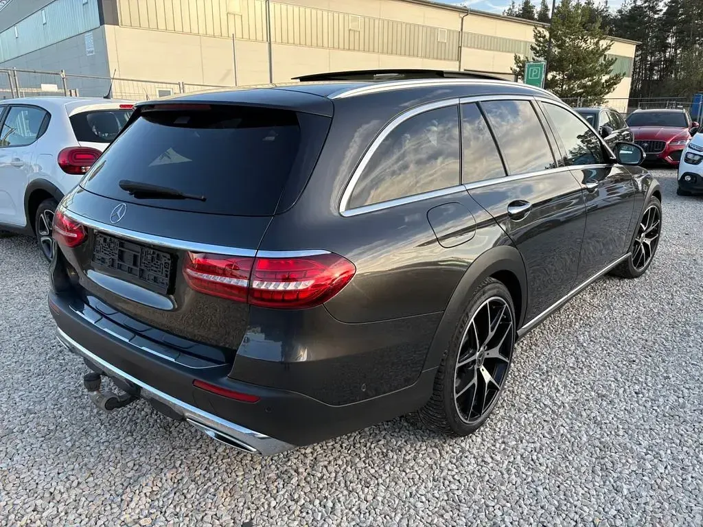 Gebraucht Mercedes E220 200 PS (147 kW) 2023 Grau Limousine