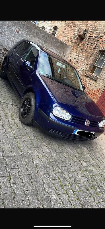Blau Gebraucht 2002 VW Golf IV Limousine | 1.500 € (Fairer Preis) - Bild 1/4
