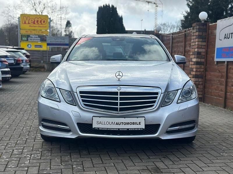 Gebraucht Mercedes E250 204 PS (150 kW) 2011 Silber Limousine