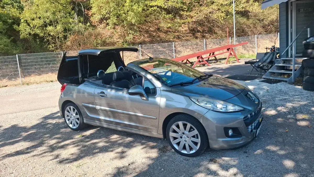 Gebraucht Peugeot 207 CC 111 PS (81 kW) 2013 Silber Cabrio