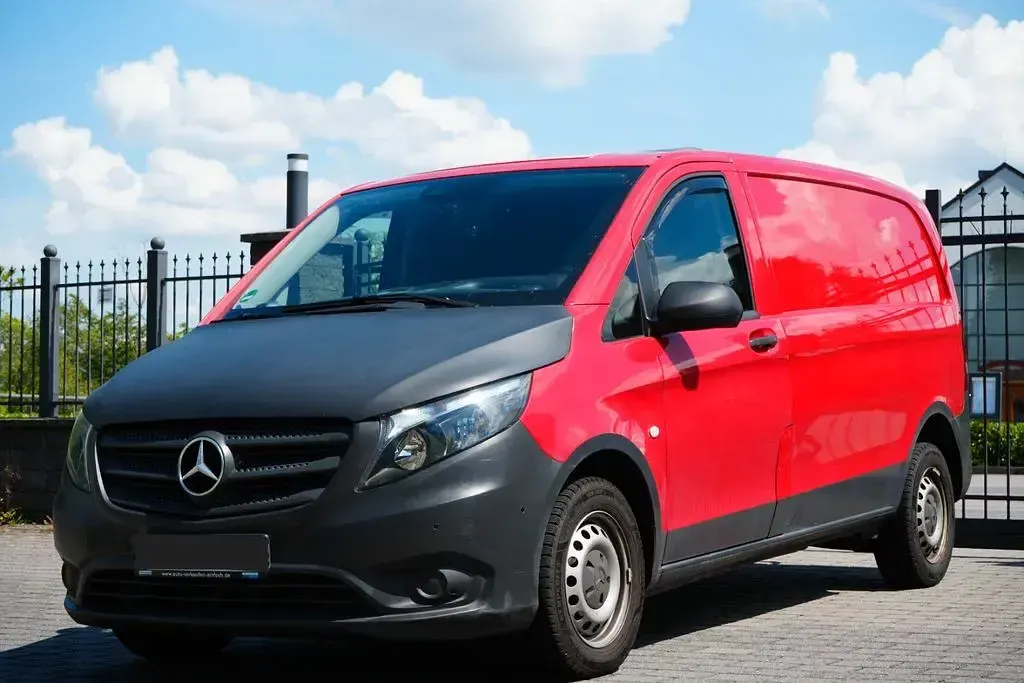 Gebraucht Mercedes Vito 136 PS (100 kW) 2016 Rot Van