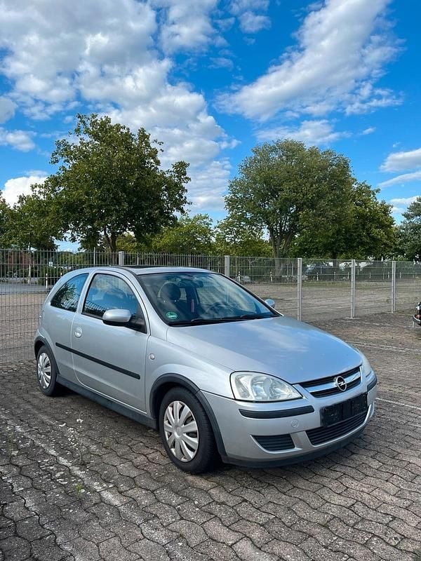 Silber Gebraucht 2004 Opel Corsa Kleinwagen | 1.499 € (Etwas zu teuer) - Bild 1/4