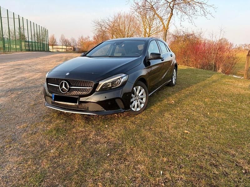 Gebraucht Mercedes A180 Style 109 PS (80 kW) 2016 Schwarz Limousine