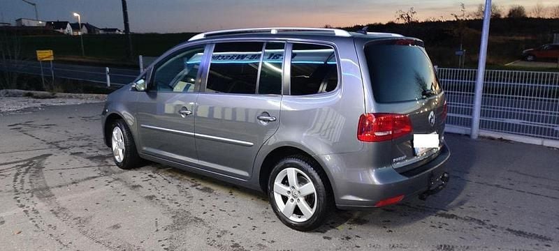 Gebraucht VW Touran Highline 105 PS (77 kW) 2011 Grau Van / Kleinbus