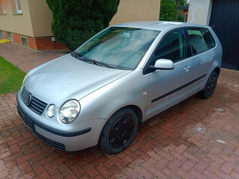 Silber Gebraucht 2002 VW Polo Trendline Limousine | 899 € (Guter Preis) - Bild 1/4