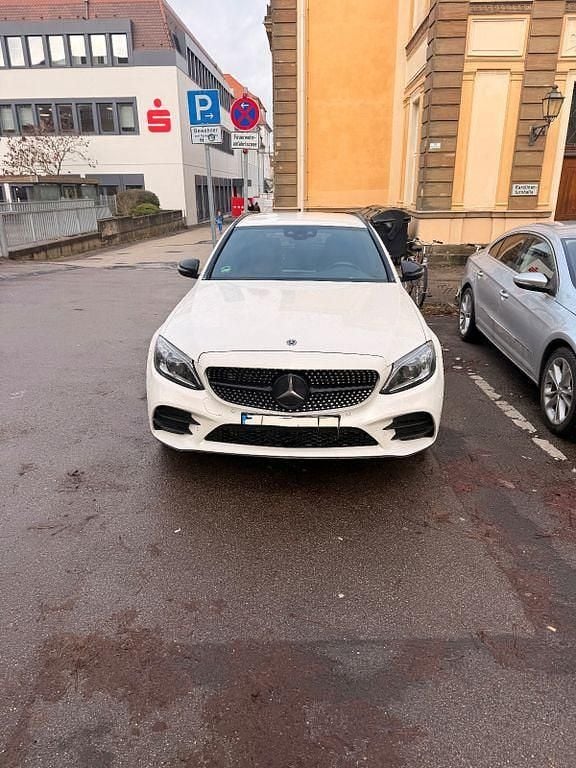Weiß Gebraucht 2019 Mercedes C220 AMG Limousine | 24.000 € (Superpreis) - Bild 1/4