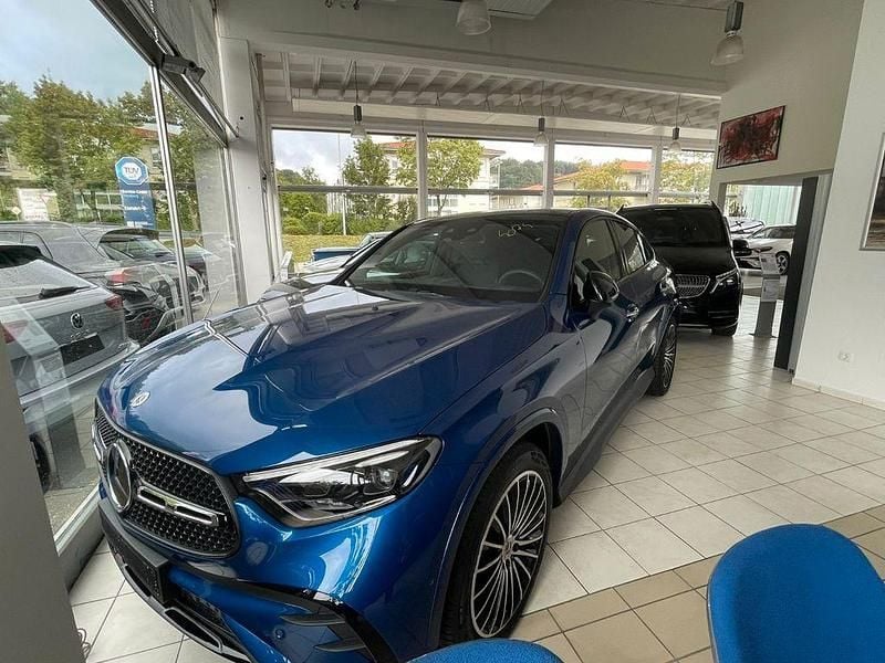 Blau Gebraucht 2024 Mercedes GLC220 AMG Coupé | 44.980 € (Superpreis) - Bild 1/4