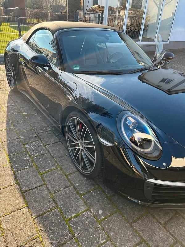 Schwarz Gebraucht 2017 Porsche 911 Carrera 4S Cabriolet Cabrio | 119.000 € (Fairer Preis) - Bild 1/4