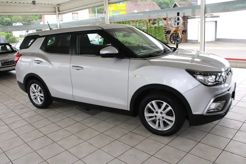 Gebraucht SsangYong Tivoli 116 PS (85 kW) 2018 Silber SUV